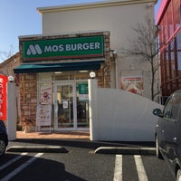 Photo taken at MOS Burger by メーたん (. on 2/20/2019