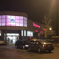 Photo taken at Walgreens by Varian D. on 12/4/2015