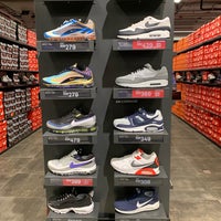 premium outlet nike store