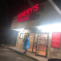 Photo taken at Henerys Pack a Shack by K¥NG R. on 9/21/2018
