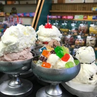 Das Foto wurde bei Egger&#39;s Ice Cream Parlor von Egger&#39;s Ice Cream Parlor am 5/29/2018 aufgenommen