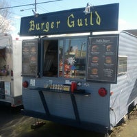 3/27/2013にedgar r.がThe Burger Guildで撮った写真