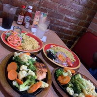 Das Foto wurde bei Taco Mex Restaurant von S am 8/4/2019 aufgenommen