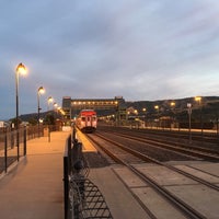 Photo taken at Bayshore Caltrain Station by 🅼🅸🅺🅴 . on 7/6/2018