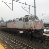 Photo taken at Burlingame Caltrain Station by 🅼🅸🅺🅴 . on 3/10/2023