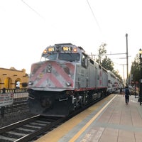 Photo taken at Burlingame Caltrain Station by 🅼🅸🅺🅴 . on 9/13/2023