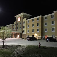 รูปภาพถ่ายที่ Comfort Suites Hotel &amp;amp; Convention Center โดย 🅼🅸🅺🅴 . เมื่อ 4/26/2019