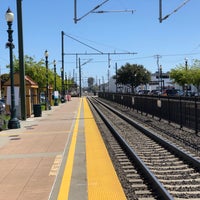 Photo taken at Burlingame Caltrain Station by 🅼🅸🅺🅴 . on 3/24/2023