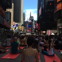 Das Foto wurde bei Solstice In Times Square von Colleen V. am 6/21/2015 aufgenommen