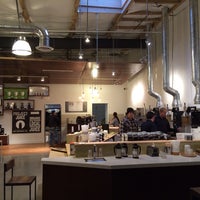 12/7/2013にDan B.がArtis Coffee Roastersで撮った写真