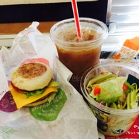 Photo taken at McDonald&amp;#39;s by Yuichi S. on 7/27/2015