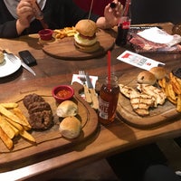 Foto scattata a Beeves Burger da Seyfi K. il 8/6/2019