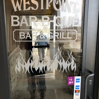 Foto tirada no(a) Westpoint BBQ por Jen-Nay🐾 em 12/7/2017