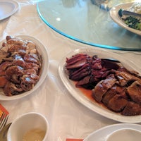 รูปภาพถ่ายที่ First Chinese BBQ โดย Genevieve C. เมื่อ 2/5/2019