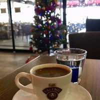 รูปภาพถ่ายที่ Lavazza Coffee &amp;amp; Snacks โดย Zuleyha K. เมื่อ 12/15/2018