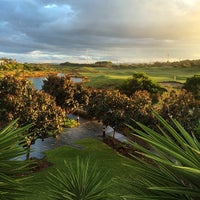 รูปภาพถ่ายที่ Magenta Shores Golf Resort โดย Justin R. เมื่อ 4/11/2014