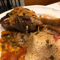 Photo taken at Oasis Mediterranean Cuisine by كريستوف🇸🇦 on 9/26/2018