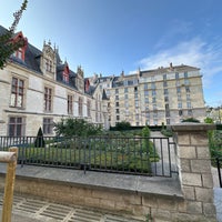 Photo taken at Jardin de l&amp;#39;Hôtel de Sens by Chase M. on 9/23/2023