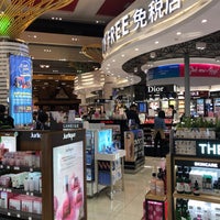 Photo taken at King Power Duty Free by Squinoa L. on 10/29/2019
