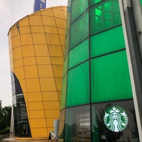 Photo taken at Starbucks by Squinoa L. on 4/26/2019