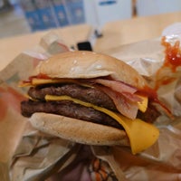 Photo taken at Burger King by ダムの人 on 5/8/2022