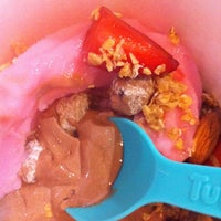 Das Foto wurde bei Tutti Frutti Frozen Yogurt von CRISSY am 7/28/2013 aufgenommen