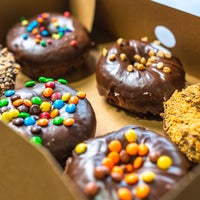 5/9/2018에 Holey Schmidt Donuts님이 Holey Schmidt Donuts에서 찍은 사진