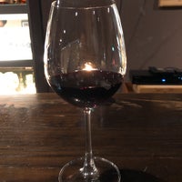Foto tirada no(a) Wine Bar Room J por Miho N. em 2/17/2019