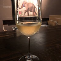 Foto tirada no(a) Wine Bar Room J por Miho N. em 6/16/2019