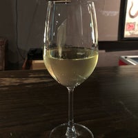 Foto tomada en Wine Bar Room J  por Miho N. el 1/8/2019