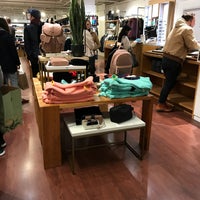 12/3/2017 tarihinde Sherry B.ziyaretçi tarafından Azalea Boutique'de çekilen fotoğraf