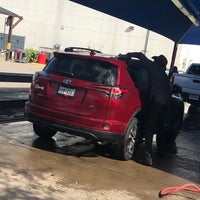 Photo prise au The Oasis Hand Car Wash &amp;amp; Detail Shop par Sudershan F. le1/28/2019