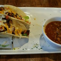 Photo taken at Humperdinks Restaurant &amp;amp; Brewpub - Addison by Raul C. on 1/21/2017