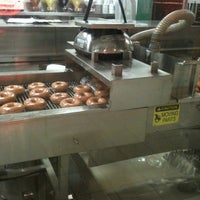 Foto diambil di Krispy Kreme Doughnuts oleh Renee O. pada 9/14/2012