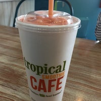 Foto tirada no(a) Tropical Smoothie Cafe por Corey O. em 7/27/2018