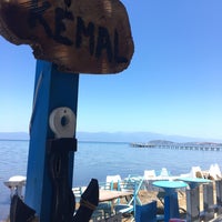 Foto diambil di Delicia Restaurant &amp;amp; Beach oleh Doğukan A. pada 7/14/2019