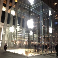 Photo taken at Apple Fifth Avenue by Dmitry on 11/26/2016