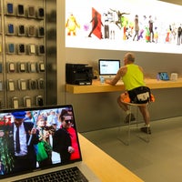 Photo taken at Apple Hornsby by Paul W. on 8/22/2018