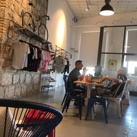 Das Foto wurde bei Café du Cycliste von Teemu A. am 7/10/2018 aufgenommen