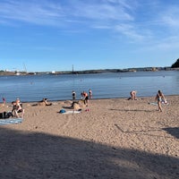 Photo taken at Mustikkamaan uimaranta by Teemu A. on 7/20/2022