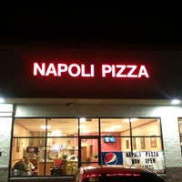 4/3/2013 tarihinde Erin B.ziyaretçi tarafından Napoli Pizza'de çekilen fotoğraf