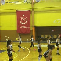 Photo taken at Çekirge Kapalı Spor Salonu by Elif K. on 4/21/2019