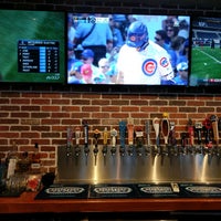รูปภาพถ่ายที่ Philly’s Sports Bar and Grill โดย Mike P. เมื่อ 4/15/2017