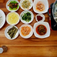 รูปภาพถ่ายที่ Kimsatcat Korean Restaurant โดย おたす 村. เมื่อ 6/27/2018