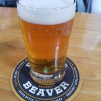 Foto tirada no(a) Belching Beaver Brewery por Ben F. em 2/16/2020