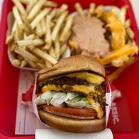 Photo taken at In-N-Out Burger by Kevin L. on 3/4/2023