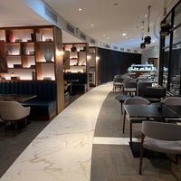Photo taken at Club Lounge de l&amp;#39;Hôtel Le Méridien Étoile by Kevin L. on 8/4/2022