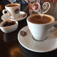 Photo taken at Brown Planet Coffee by Büşra G. on 3/26/2016