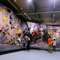 Photo taken at DOGWOOD Climbing Gym 調布店 by まよら～ on 10/17/2020