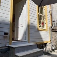 รูปภาพถ่ายที่ Piano House โดย Hüseyin B. Ç. เมื่อ 8/6/2022